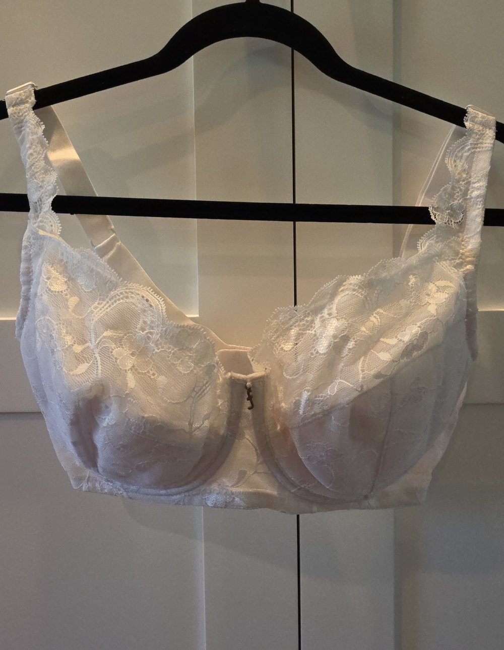 Frederick's of Hollywood Ivory Lace Underwire Bra